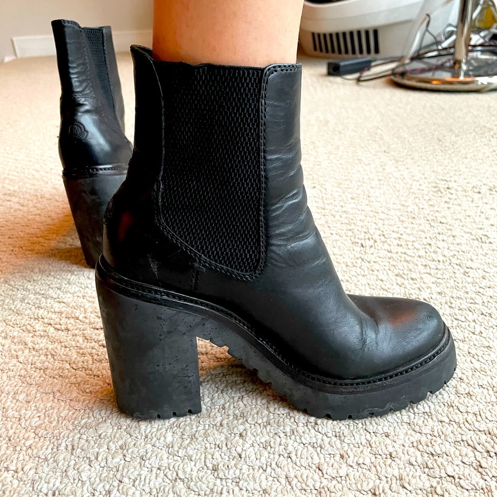Moncler Black Vera boots size 37.5